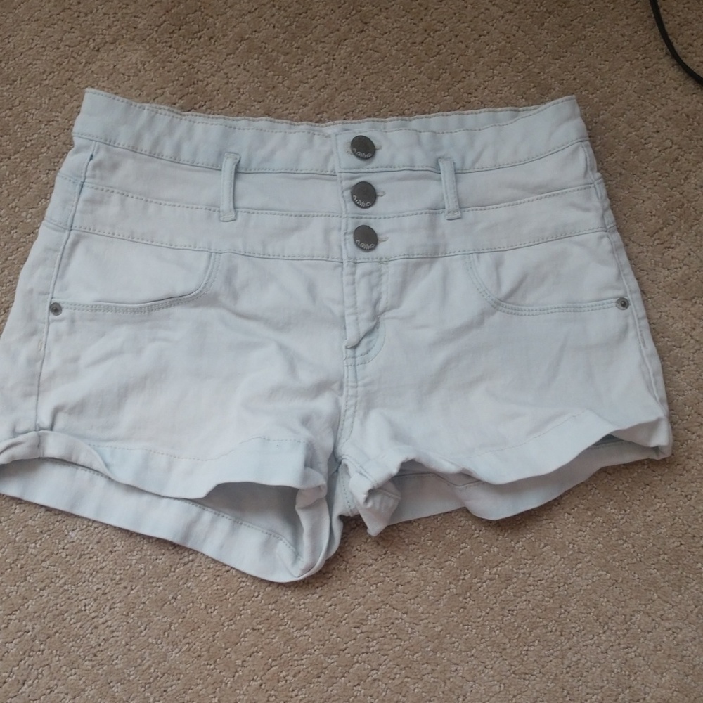 High waisted shorts bleach denim color